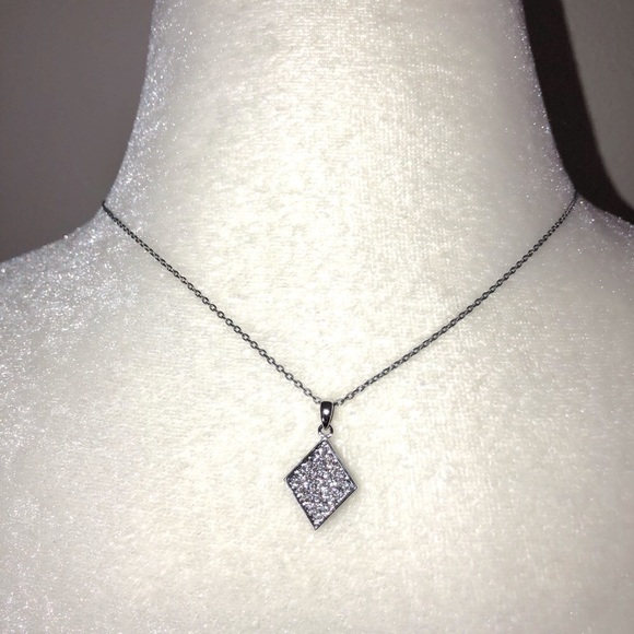 CATE & CHLOE Lennon ESTEEMED Pendant With Crystals Chain Necklace - Picture 1 of 8